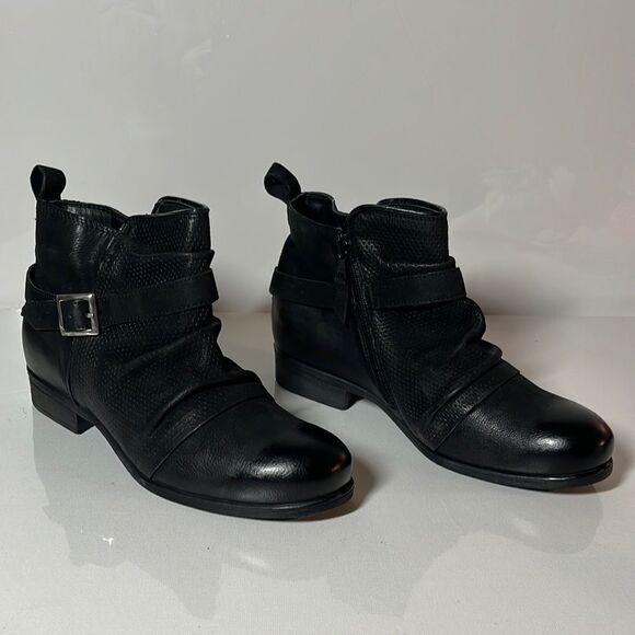 Miz Mooz Suzy Wide Width Leather Ankle Boots - Picture 2 of 8